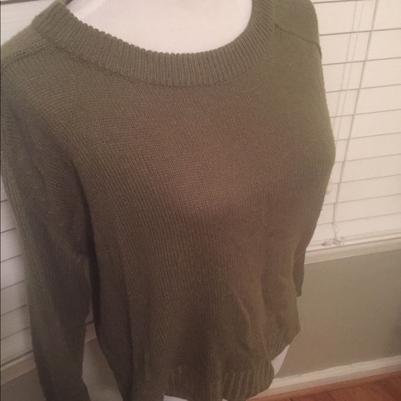 Pea colored sweater - Picture 2 of 3